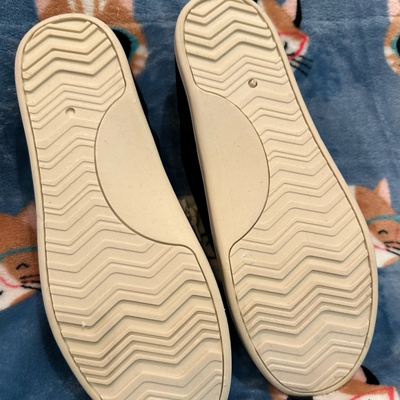 Torrid Riley Ruched Black Sneakers - Picture 4 of 5